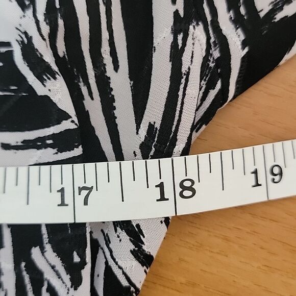 JM Collection short sleeved blouse Size M - Picture 10 of 11